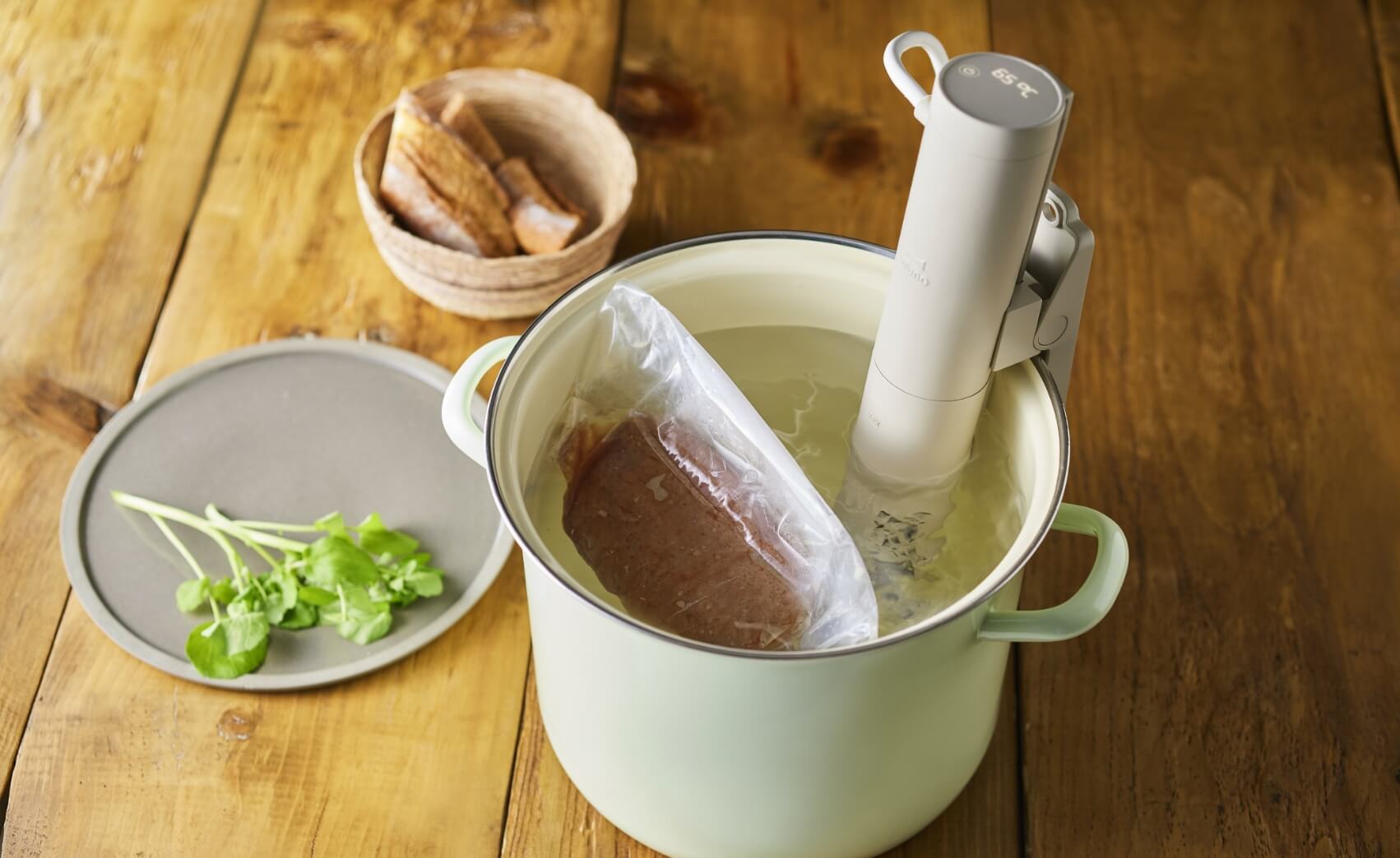 コンパクト低温調理器