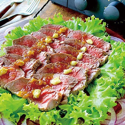 しっとり牛たたきの醤油ソースわさび添え