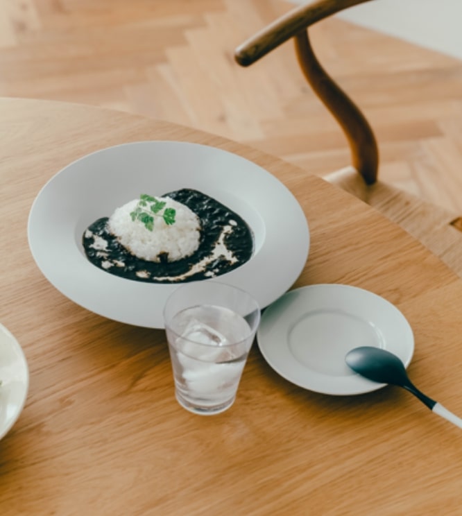 深皿とカレースプーンのペアセット 使用シーン2