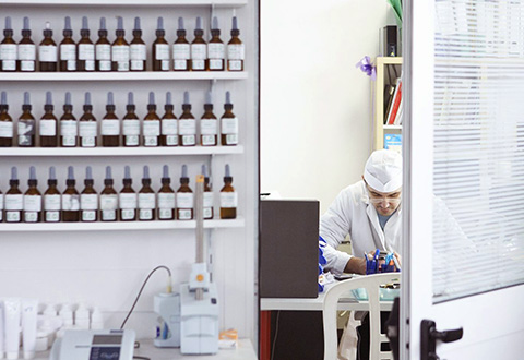 オーガニック植物のパワーを最大限に届け、                                 日本女性がもつ本来の美しさを引き出す、ユニークでこだわりのつまった製品